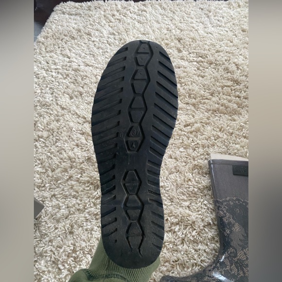 Valentino Garavani laced pattern rubber boots - Picture 5 of 11